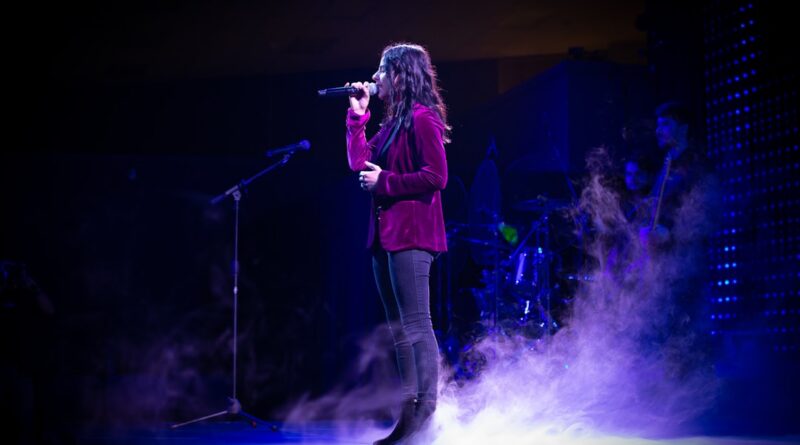 Jessie Ware Superbloom review: singer on stage with purple lights