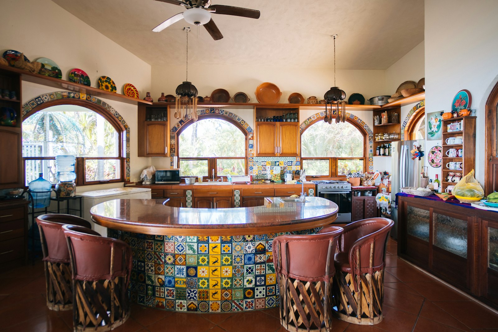Dopamine kitchen decor with a large island and colourful tile details