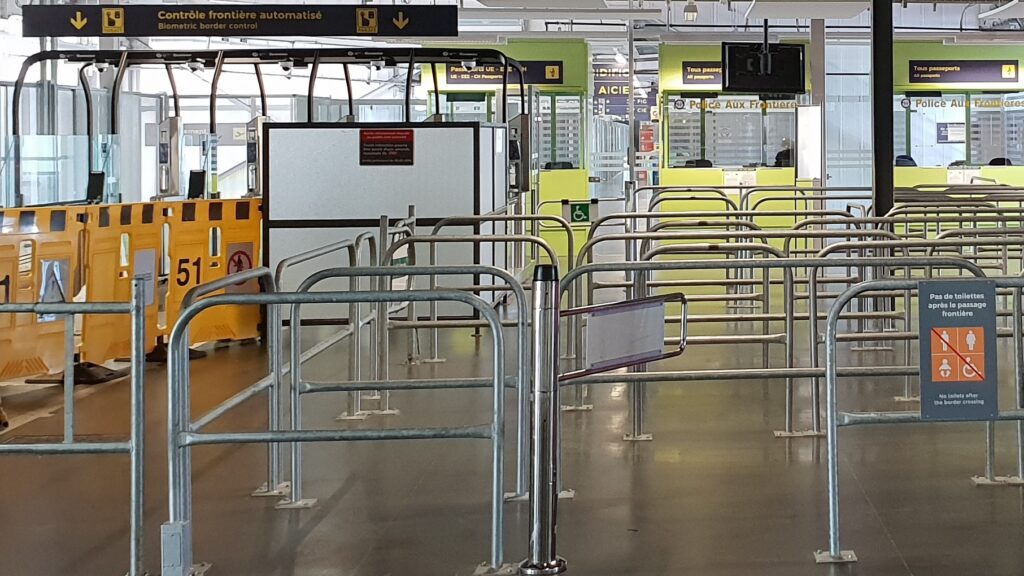 Passengers at an EU airport border control area, illustrating the EU Entry/Exit System for UK travellers in 2026.