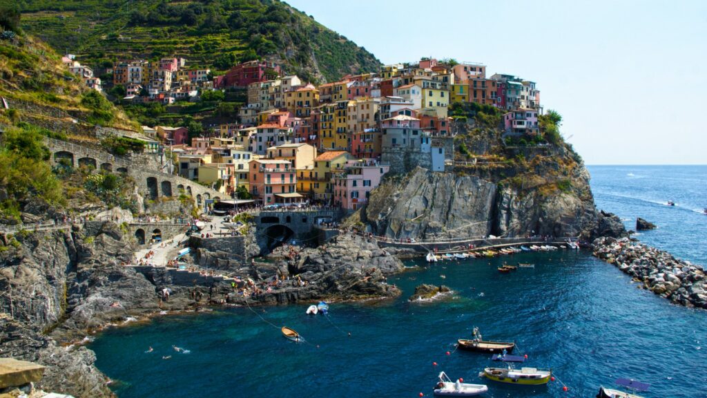 Italian summer style wardrobe inspiration - linen and warm-light coastal palette