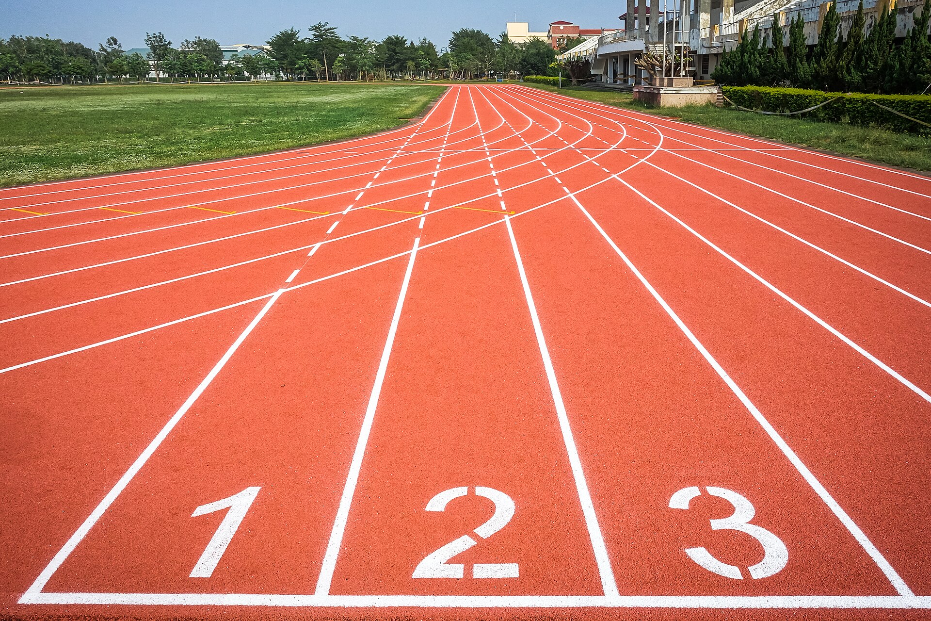 An all-weather running track, the kind of venue where UK runners do VO2 max-building interval sessions