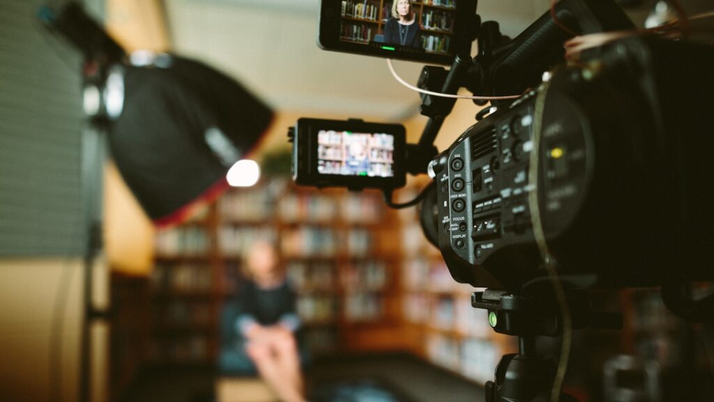 alice-and-steve-review-disney-plus-2026