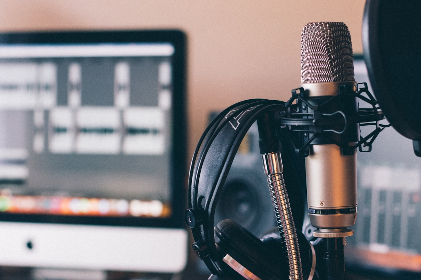 A podcast studio microphone, representing the kind of clinical, slow-conversation format that defines the best British wellness podcasts 2026 has produced