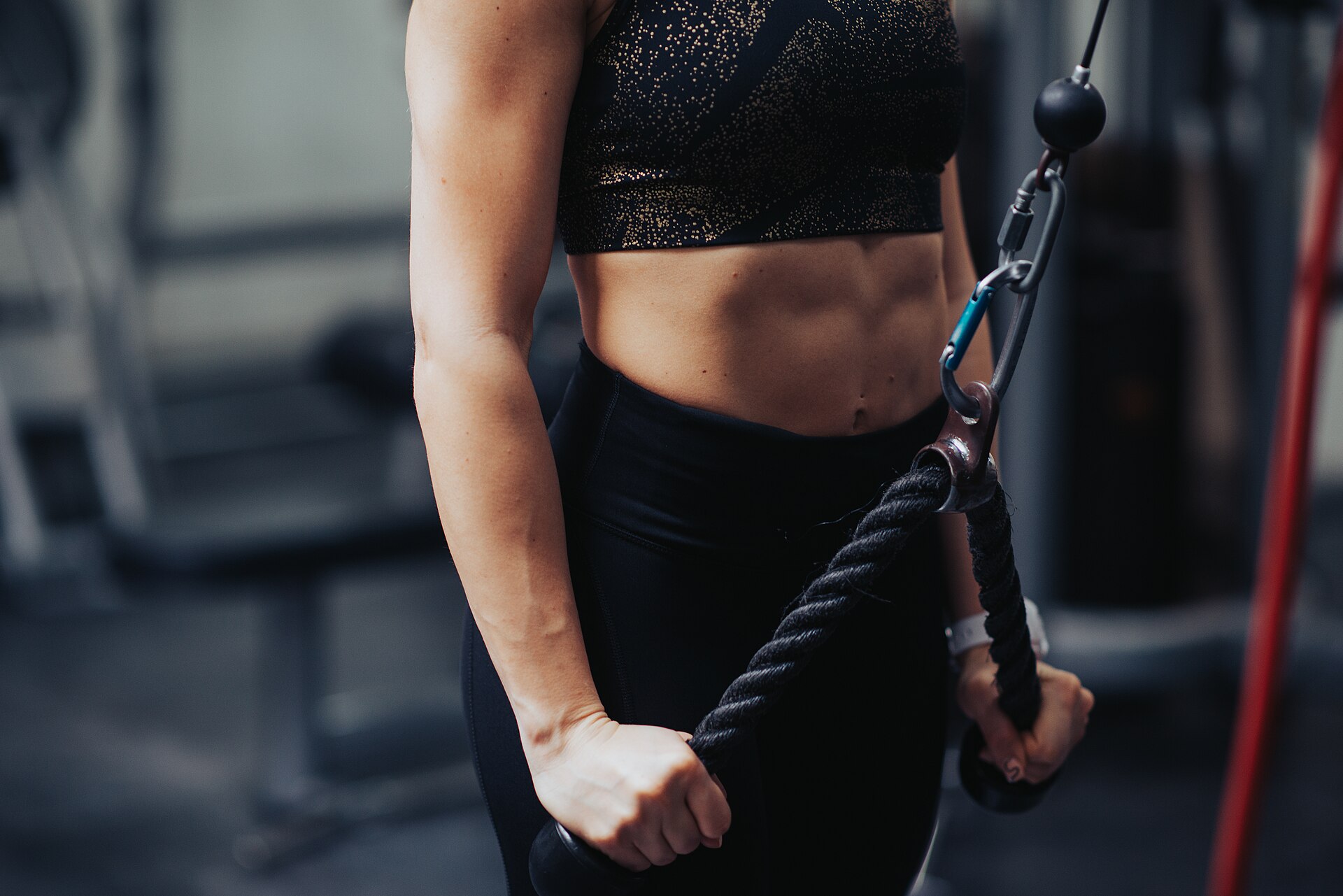 A woman training in a gym - a standard 45-minute session rarely justifies electrolyte supplementation