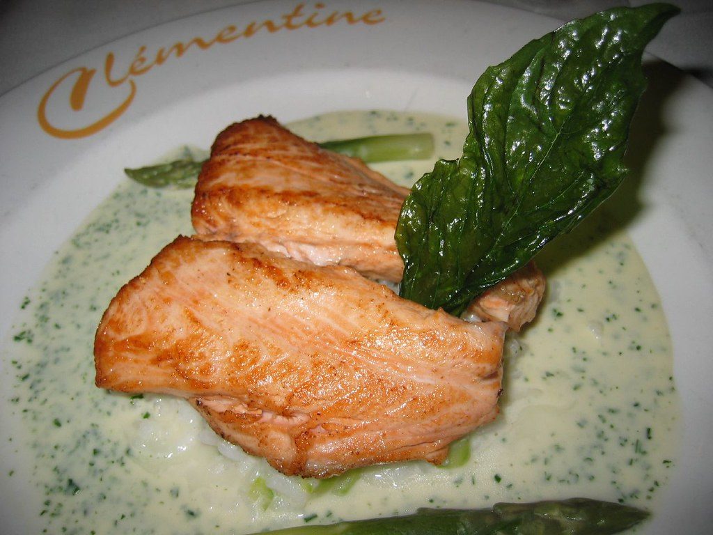 Salmon fillet, a natural dietary source of astaxanthin
