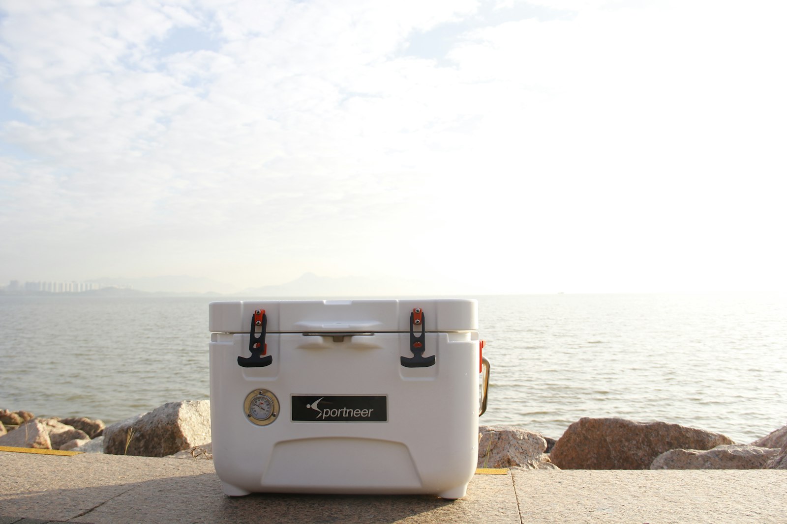 Best Cool Box for Camping 2026: Ice-Retention Claims Are Made in a Lab, Not an August Car Park