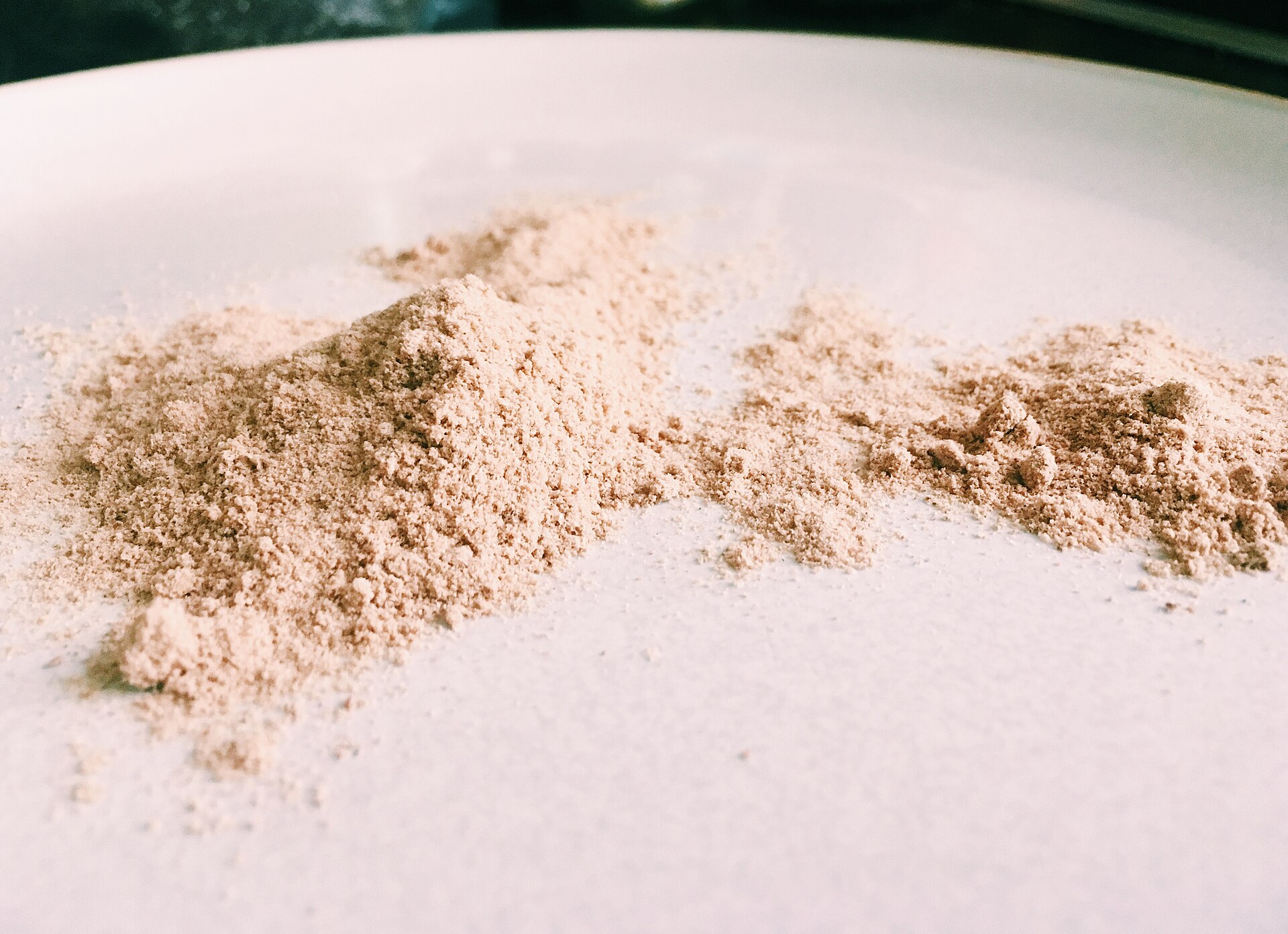 Loose psyllium husk, the cheapest and best-evidenced of the fibre supplements UK shoppers can buy