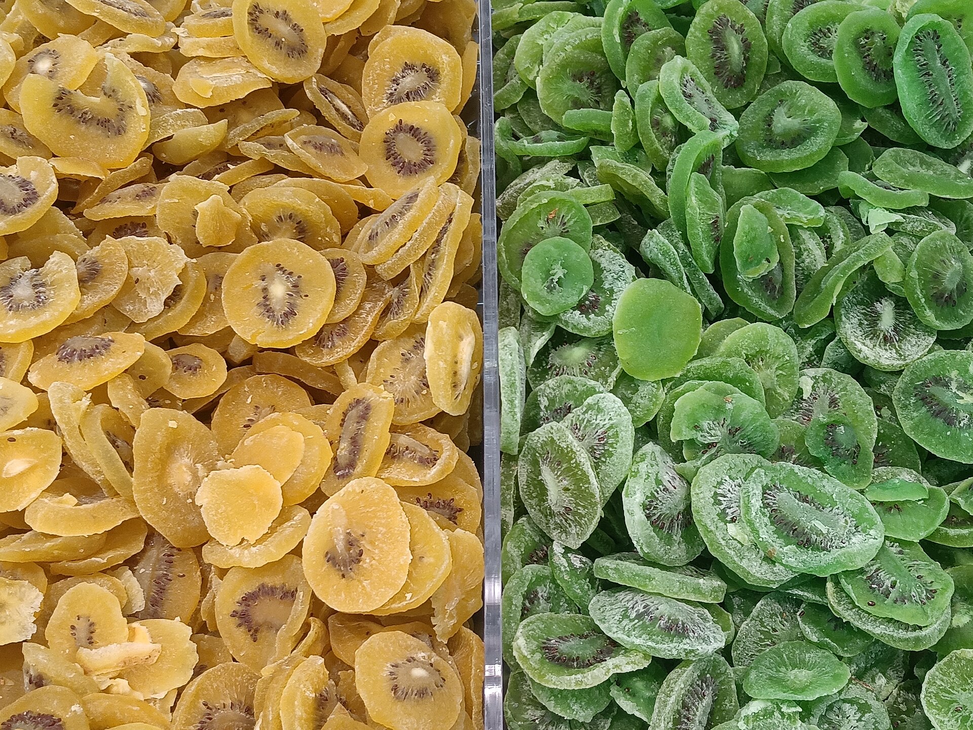 Sliced green and yellow kiwifruit, which matched prescription fibre in constipation trials