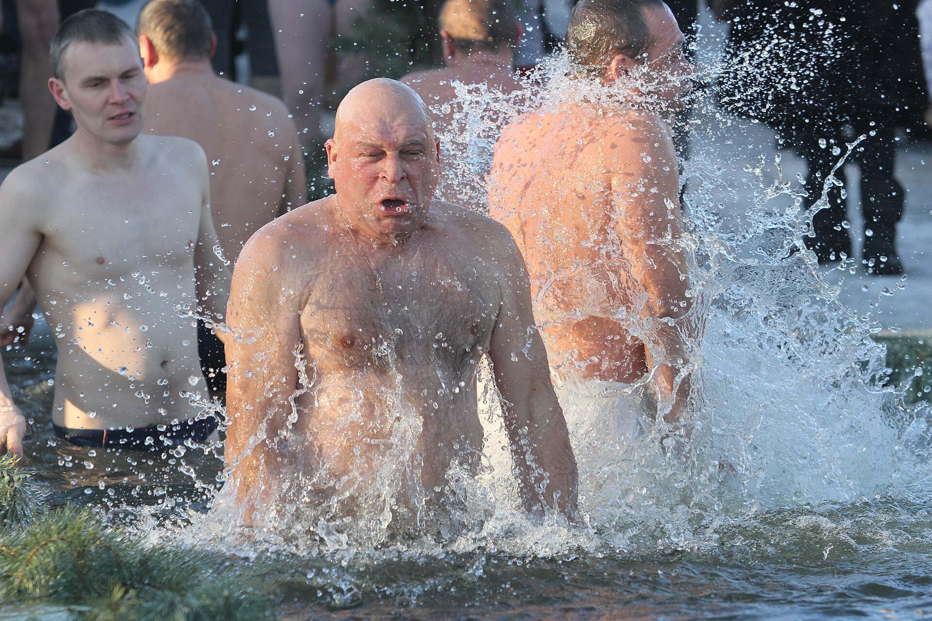 Ice Bath Benefits in 2026: Who Actually Gains From the Cold – and Who’s Paying £5,000 to Shiver