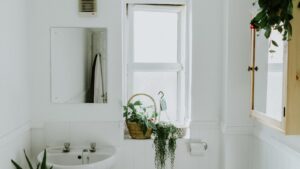 small-bathroom-storage-ideas-uk-2026-featured
