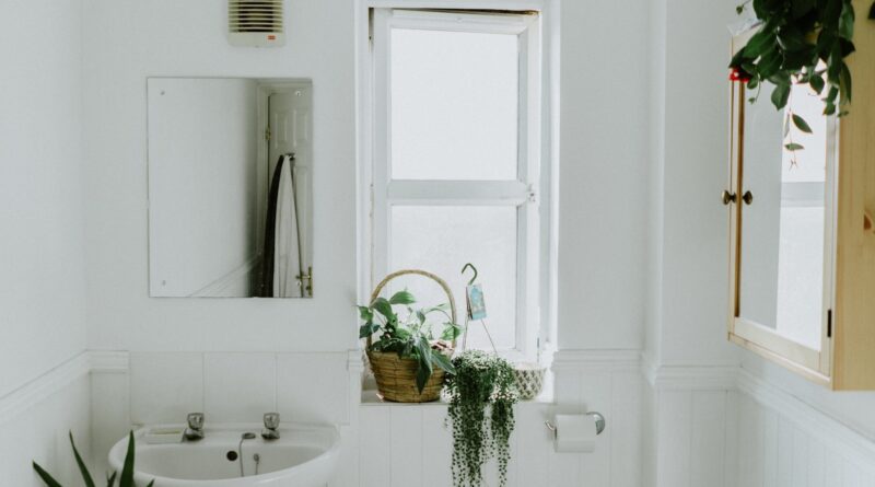 small-bathroom-storage-ideas-uk-2026-featured