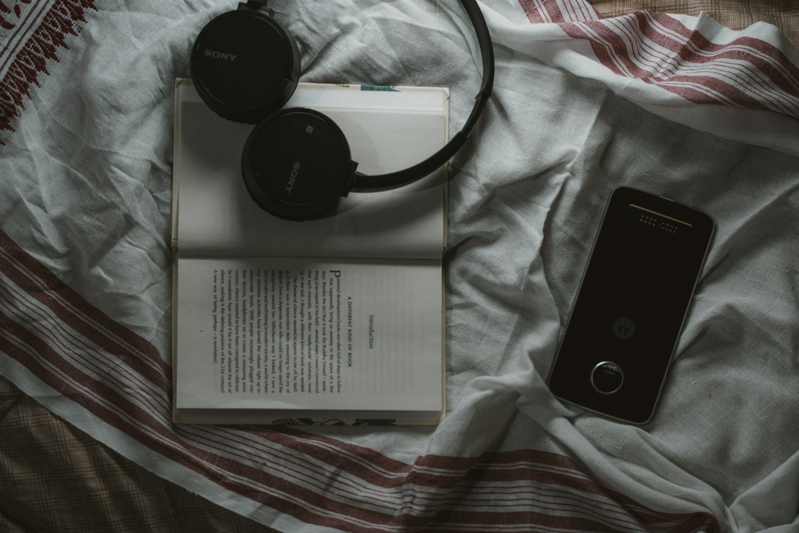 Best British Audiobooks 2026: Nine Listens Worth Your August, from a 200-Actor Hogwarts to One Man and a Microphone