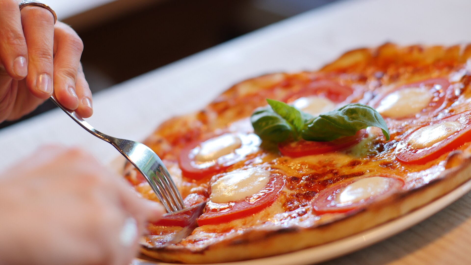 Margherita pizza with basil and mozzarella, the benchmark test for the best pizza oven under £300