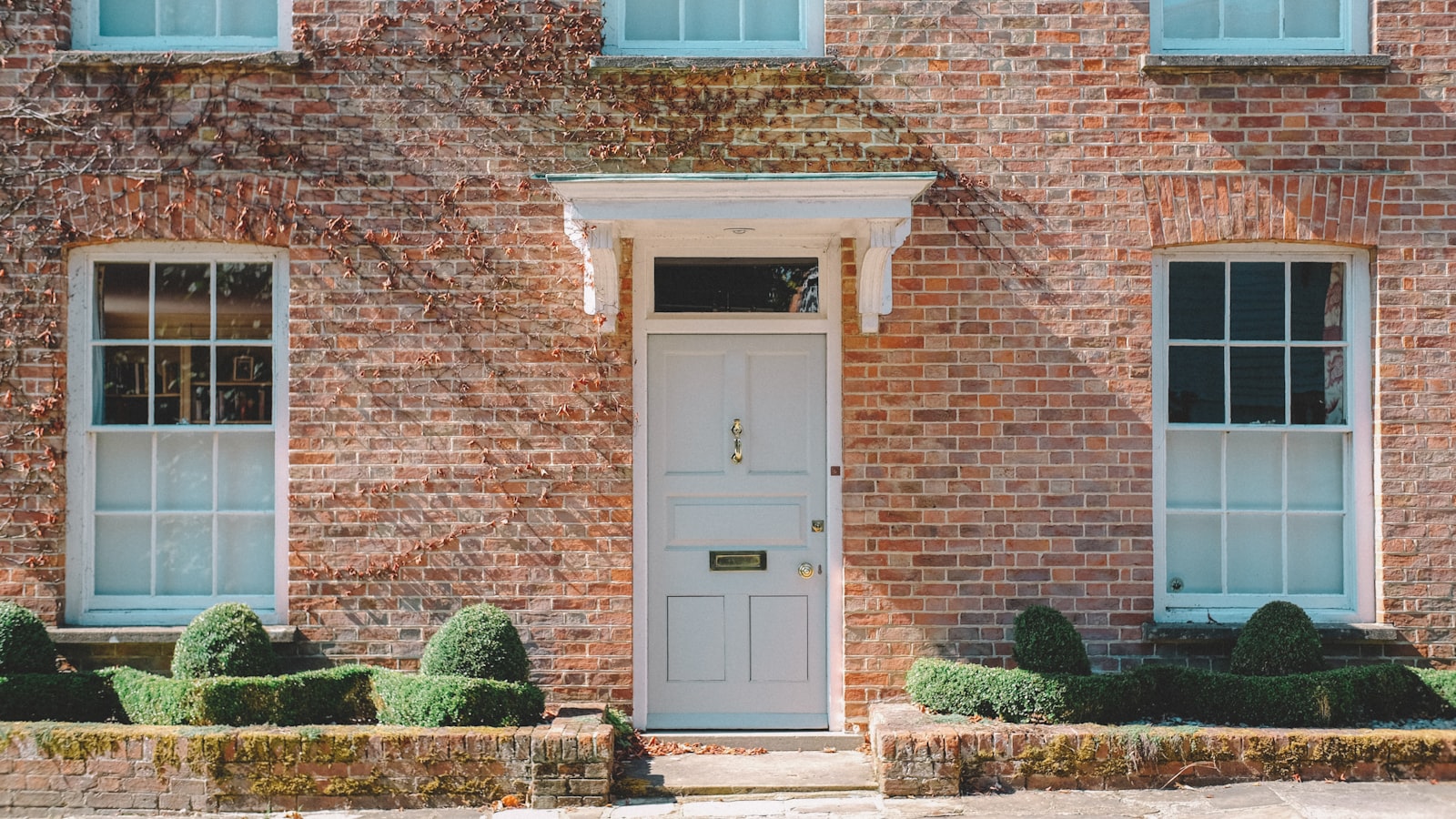 A Victorian brick terrace front door of the kind most UK video doorbells get fitted to
