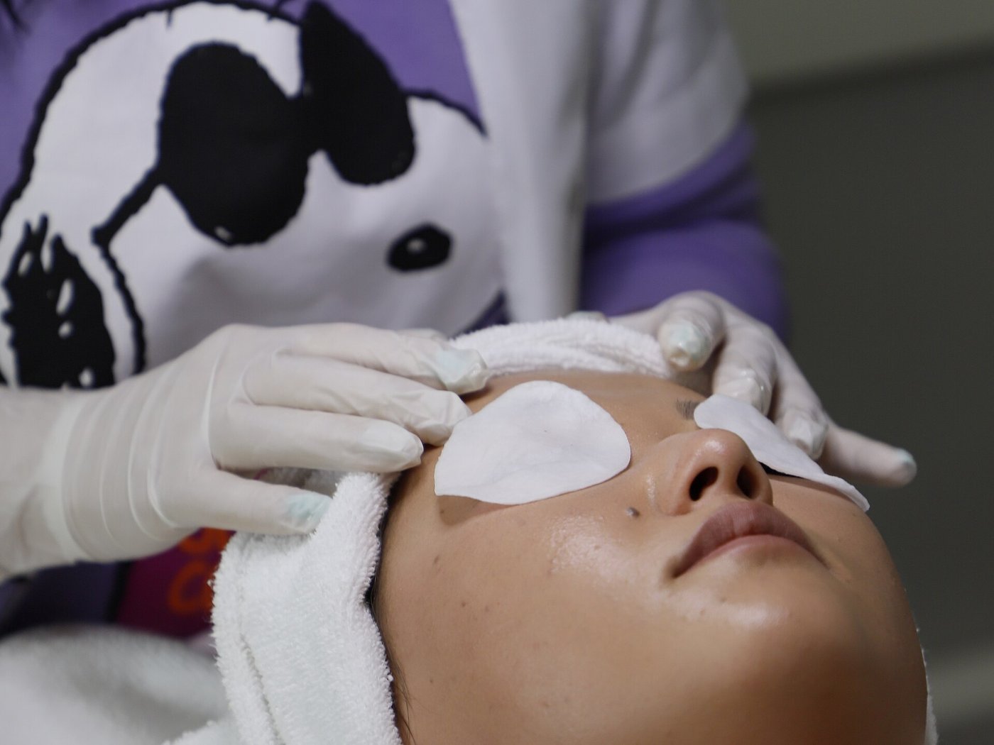 Professional facial treatment in a skin clinic, where the evidence for light-based skincare is strongest