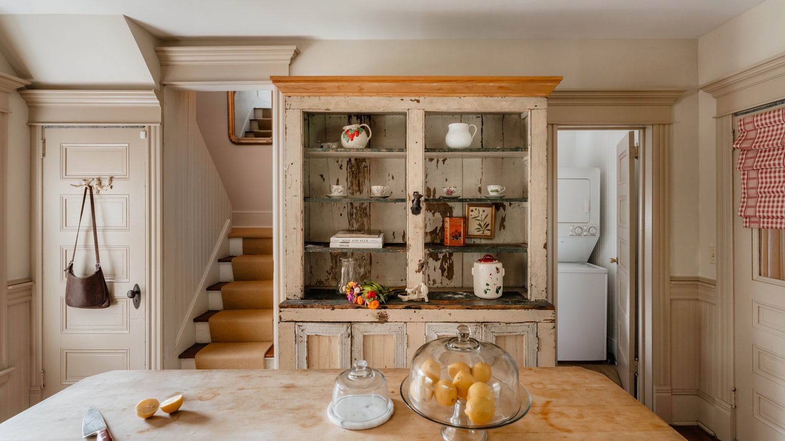 Kitchen Island Alternatives in 2026: Why British Kitchens Are Falling Back in Love With the Table – And the £3,000 It Saves