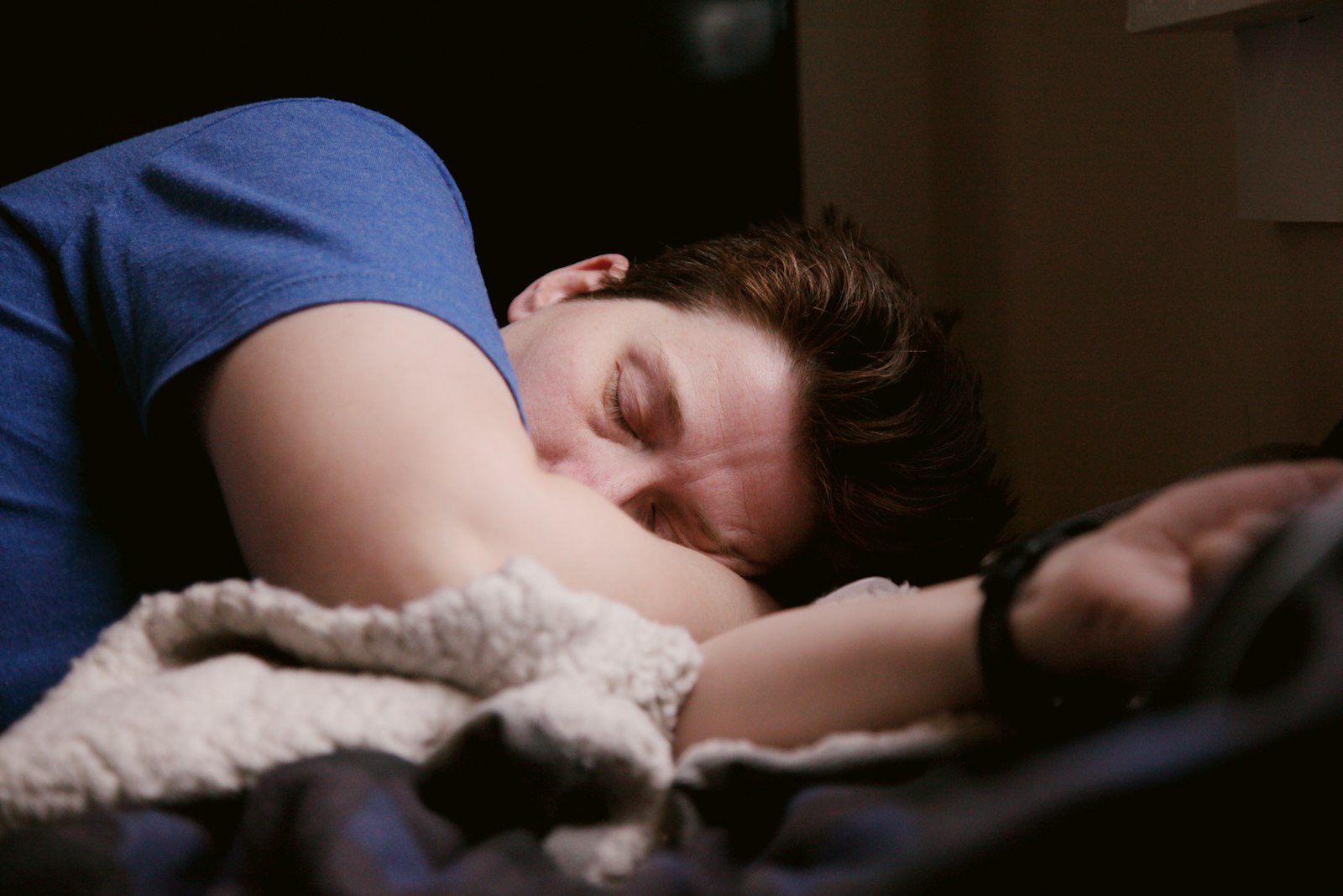 Man asleep on his side, the group most likely to have undiagnosed sleep apnoea