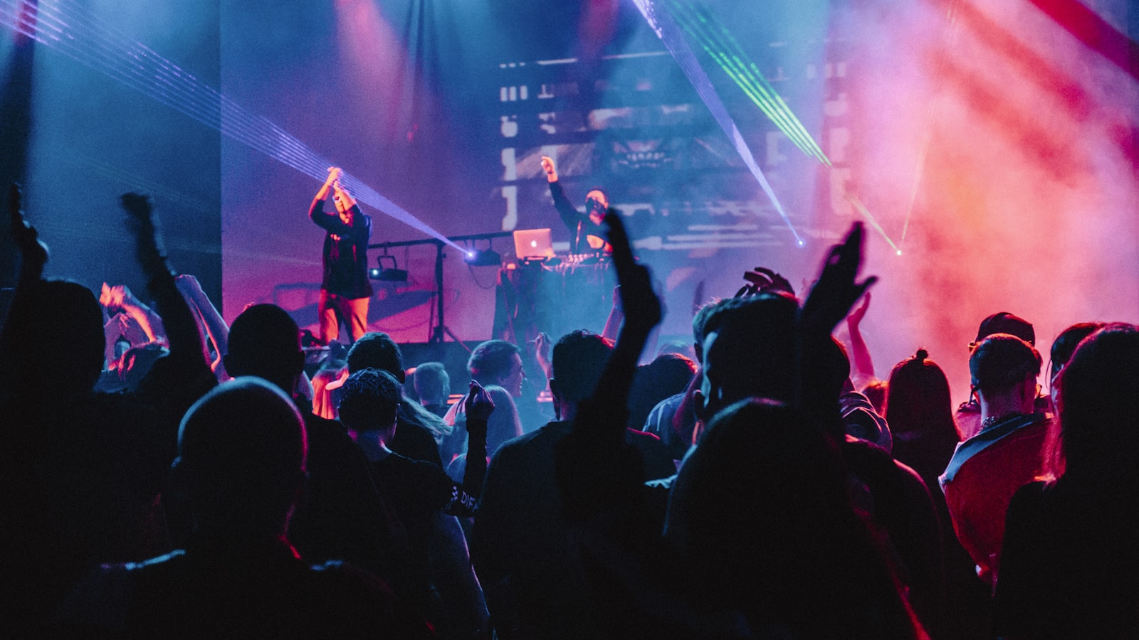 Lasers and big-screen production at a modern arena show
