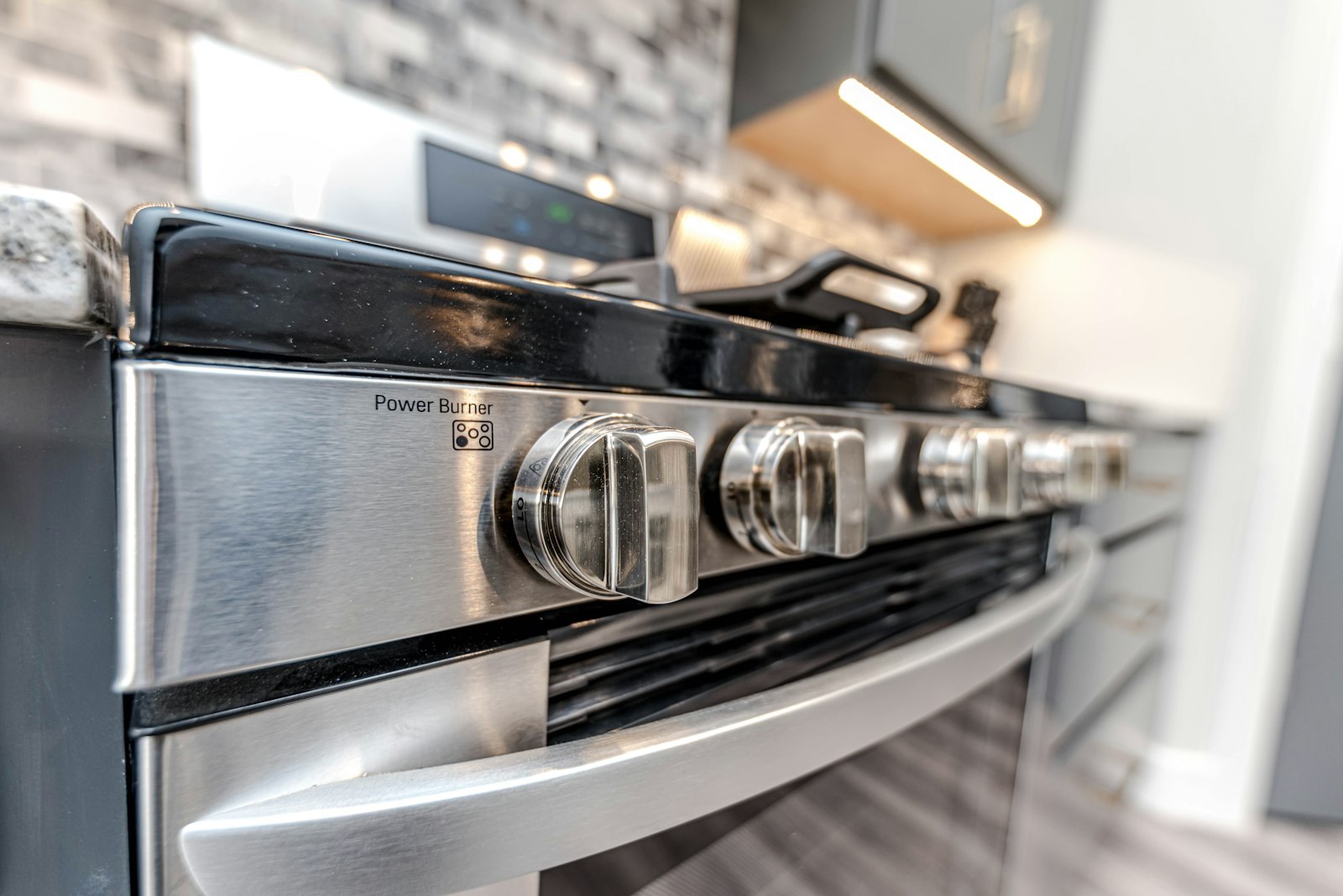 Stainless steel dials on a gas range cooker - the fuel that changes the air fryer maths