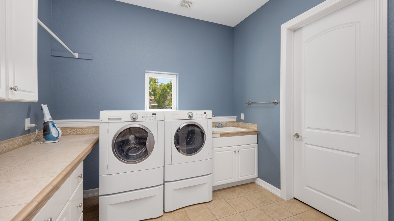 Utility room with washing machine and tumble dryer