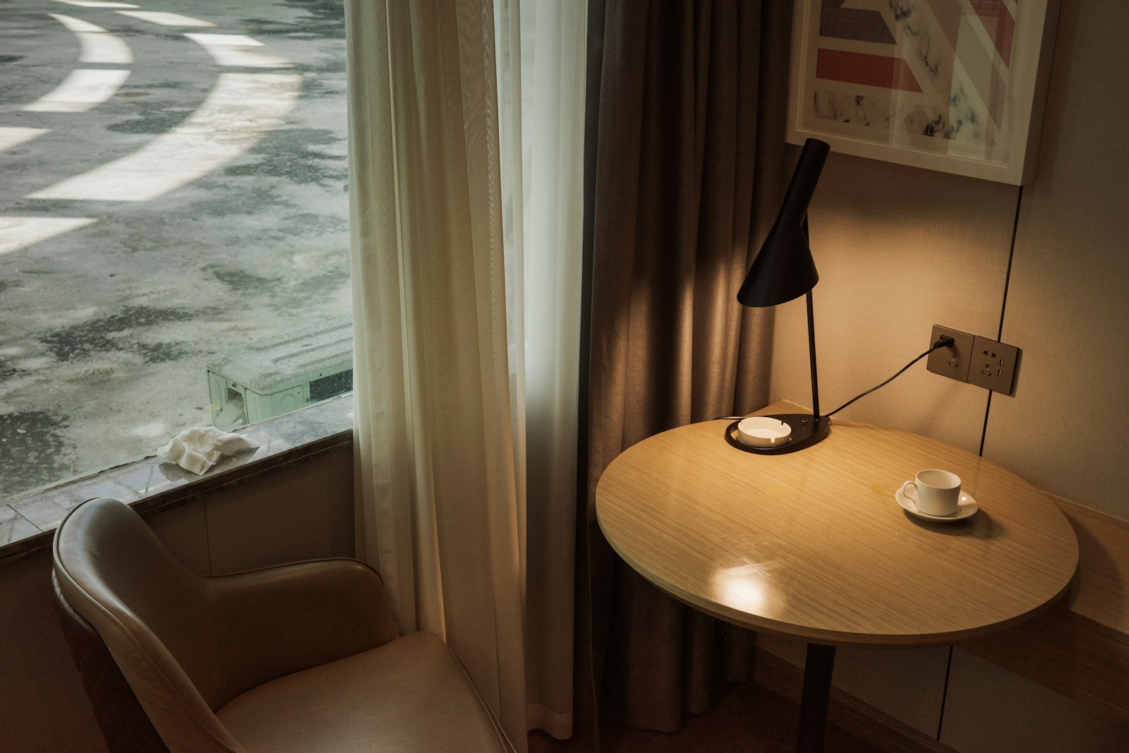 Best SAD Lamp Under £50 for 2026: The Clocks Go Back on 25 October, NICE Says the Evidence Is Uncertain – And the Lux Number Every Box Fudges
