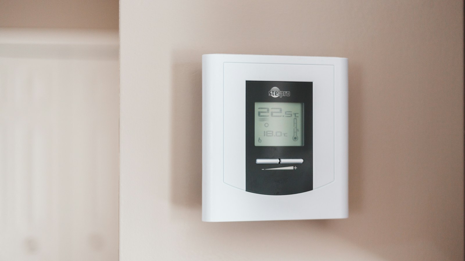 Best Smart Thermostat Under £150 for October 2026: Gas Goes Up 8% on the 1st, the £110 Wiser That Beats a £219 Nest – And the Subscription Catch on the Box Everyone Buys