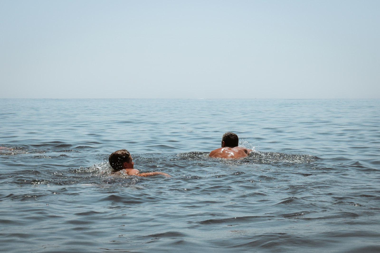 Cold Water Swimming Benefits in 2026: The Sea Is at Its Warmest This Week, the Mood Evidence Rests on 13 Swimmers – and Who Should Stay on the Beach