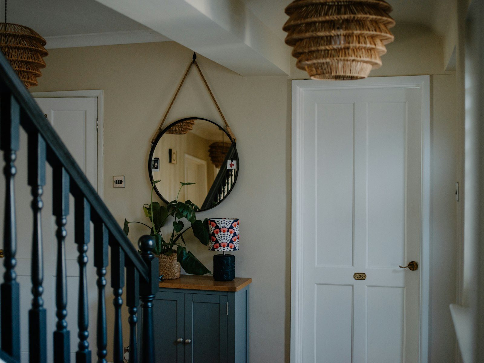 Vertical column radiator in a narrow hallway