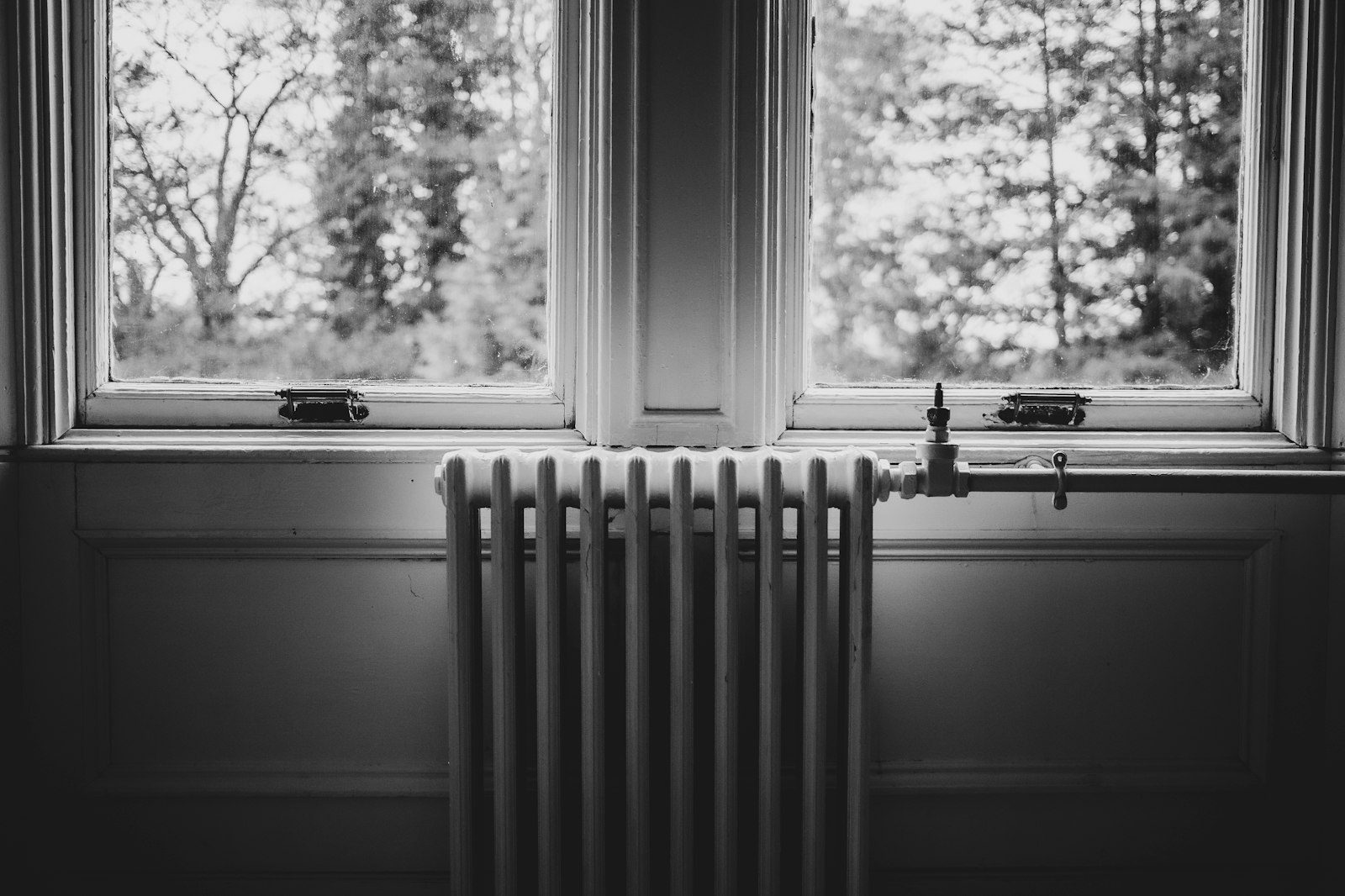 Why Britain Fell Back in Love With Column Radiators in 2026 – And the £150 Screwfix One That Beats the £1,200 Cast Iron