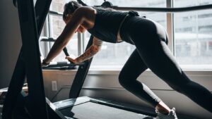 Woman training on a fitness machine, illustrating the question of whether vibration plates work