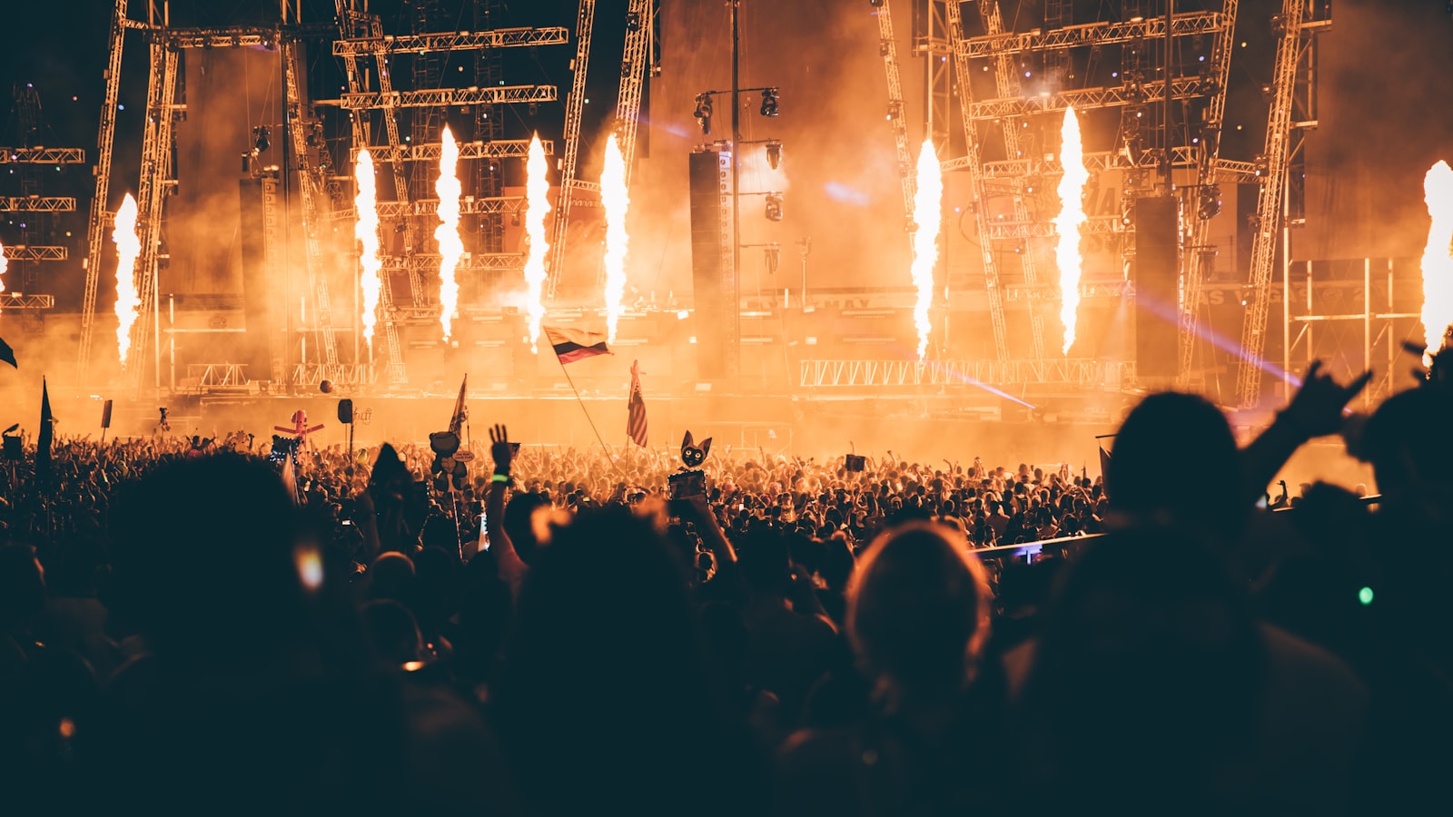 Arena crowd under stage lights, the kind of room the Fontaines DC 2027 tour is leaving behind for stadiums