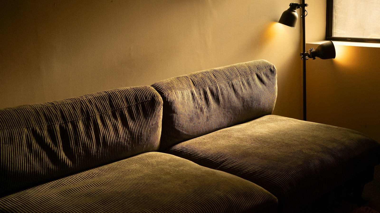 Living Room Lighting Ideas for After the Clocks Go Back: Why Britain Switched Off the Big Light in 2026 – And the £4 Bulb That Matters More Than the Lamp