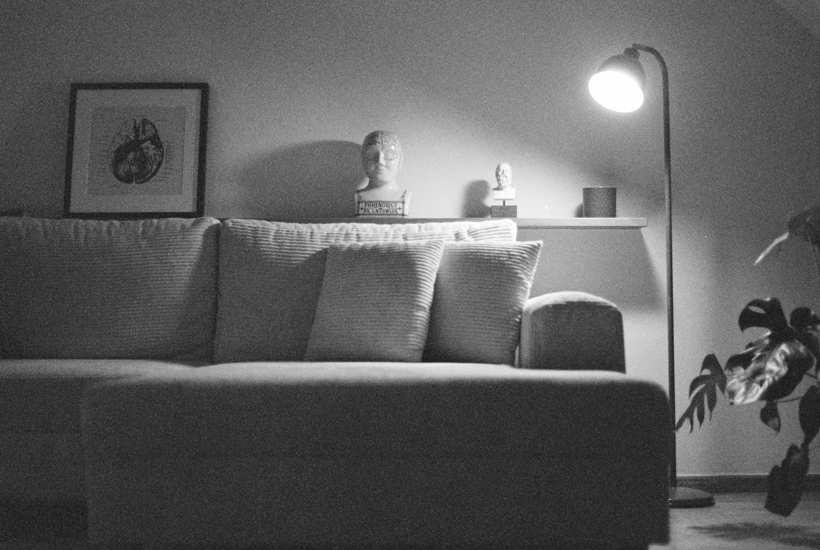 Snug Room Ideas for Winter 2026: Britain’s Open-Plan Regret, the Search Up 161% – And the £400 Corner to Close Off Before the Heating Goes On