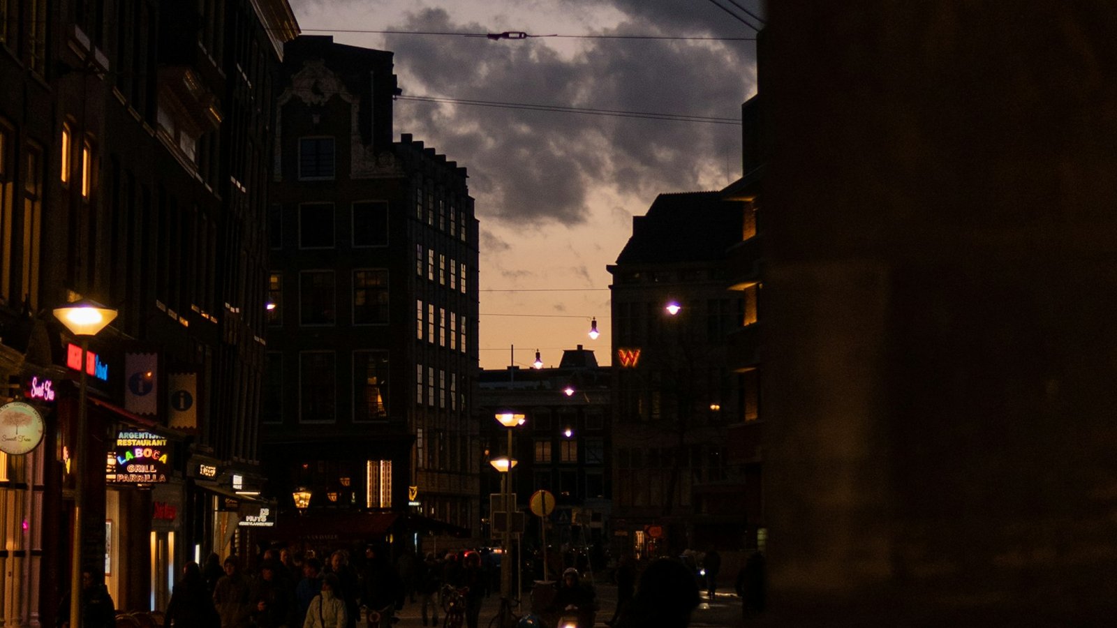 Dusk falling over a busy city street, the darker evenings that make a Japanese walking workout harder to fit in after work