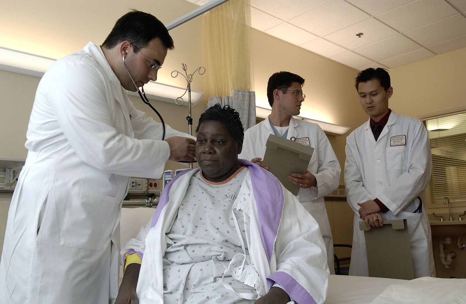 Doctor examining a patient, the kind of clinical setting where weighted blanket for sleep trials were run